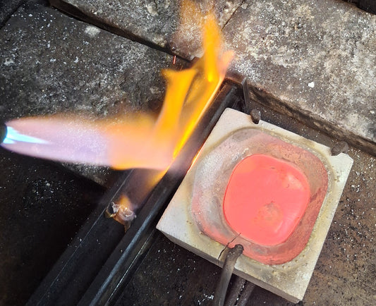 Chris Simpson Designs bespoke jewellery workshop.