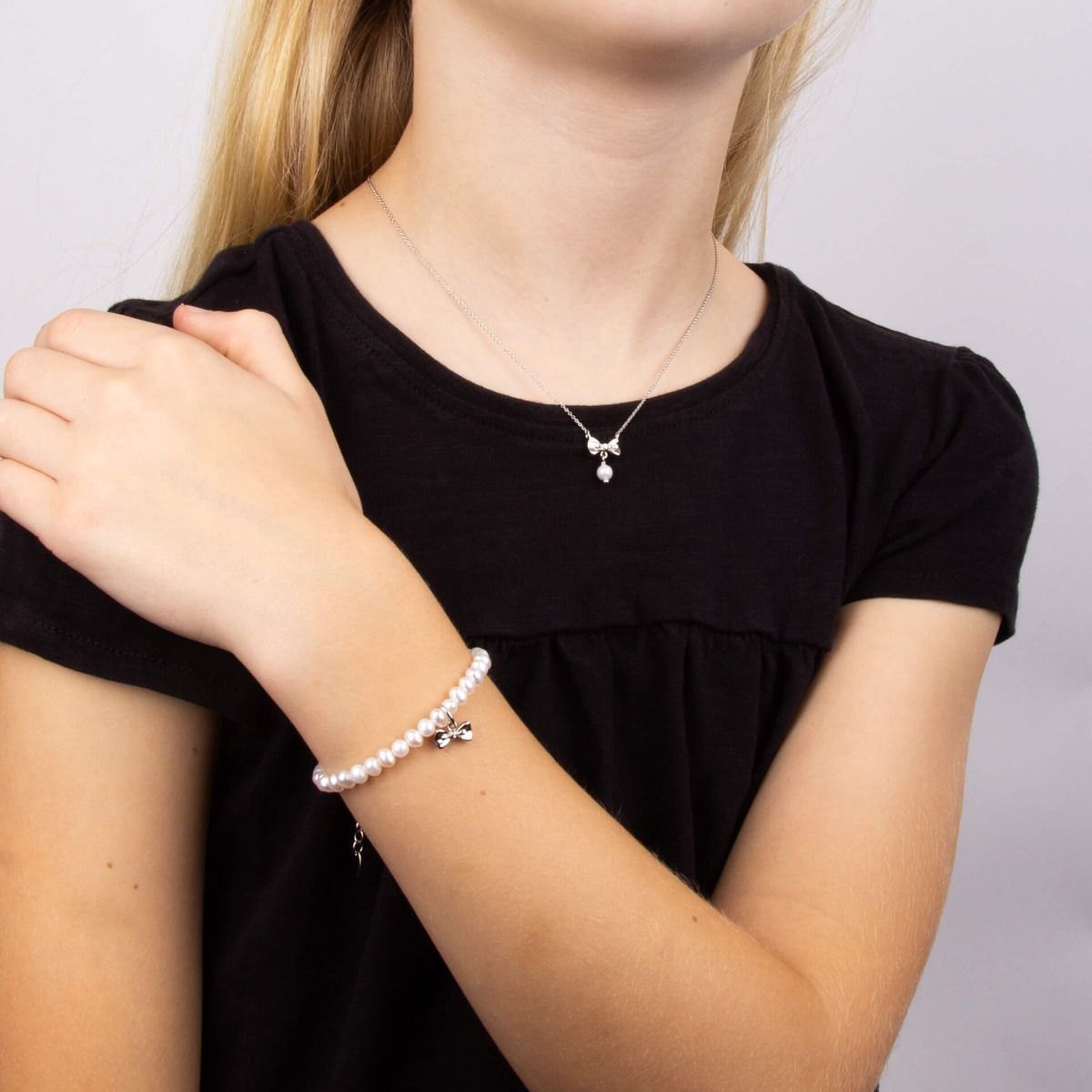 Shell Pearl and Bow Charm Bracelet with Diamond