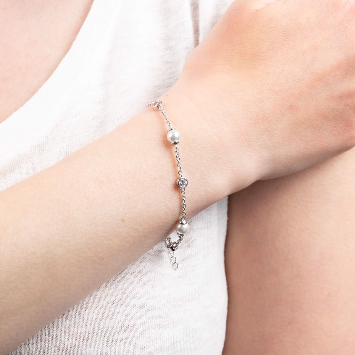 Diamonfire Alternating Shell Pearl and Zirconia Station Bracelet