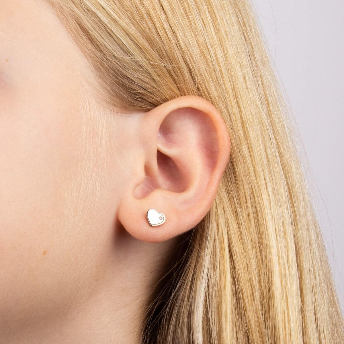 Rose Edge Heart Stud Earrings with Diamond