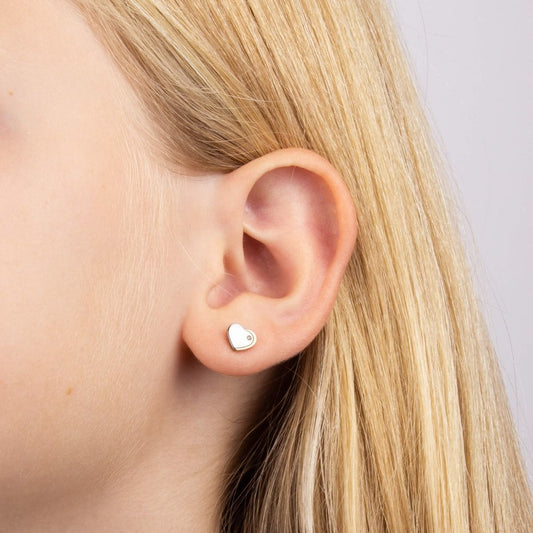 Rose Edge Heart Stud Earrings with Diamond
