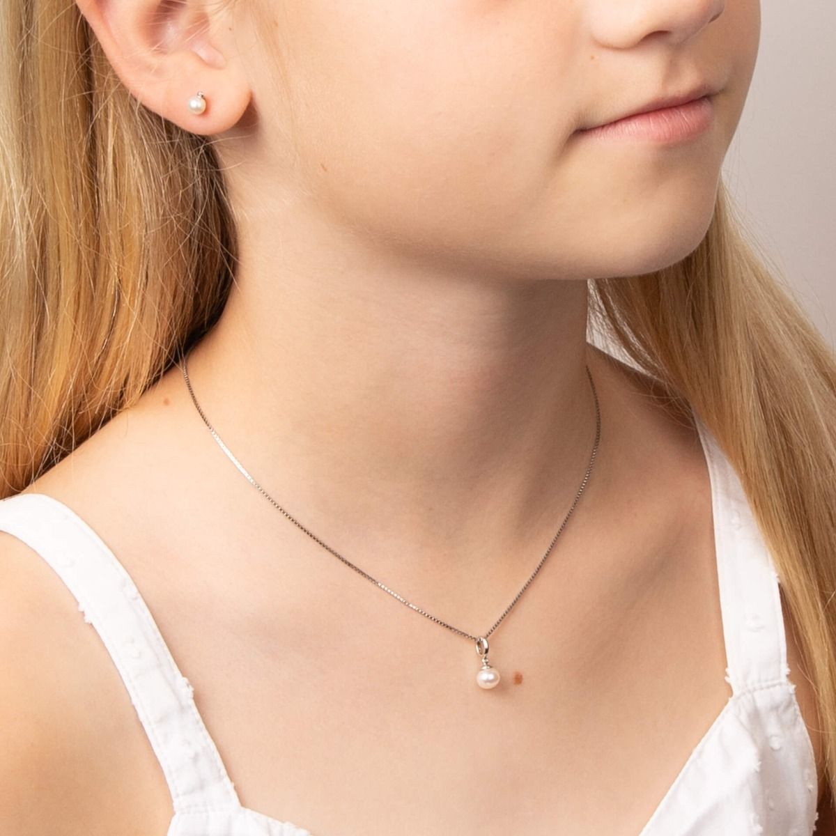 Pearl Stud Earrings with Diamond