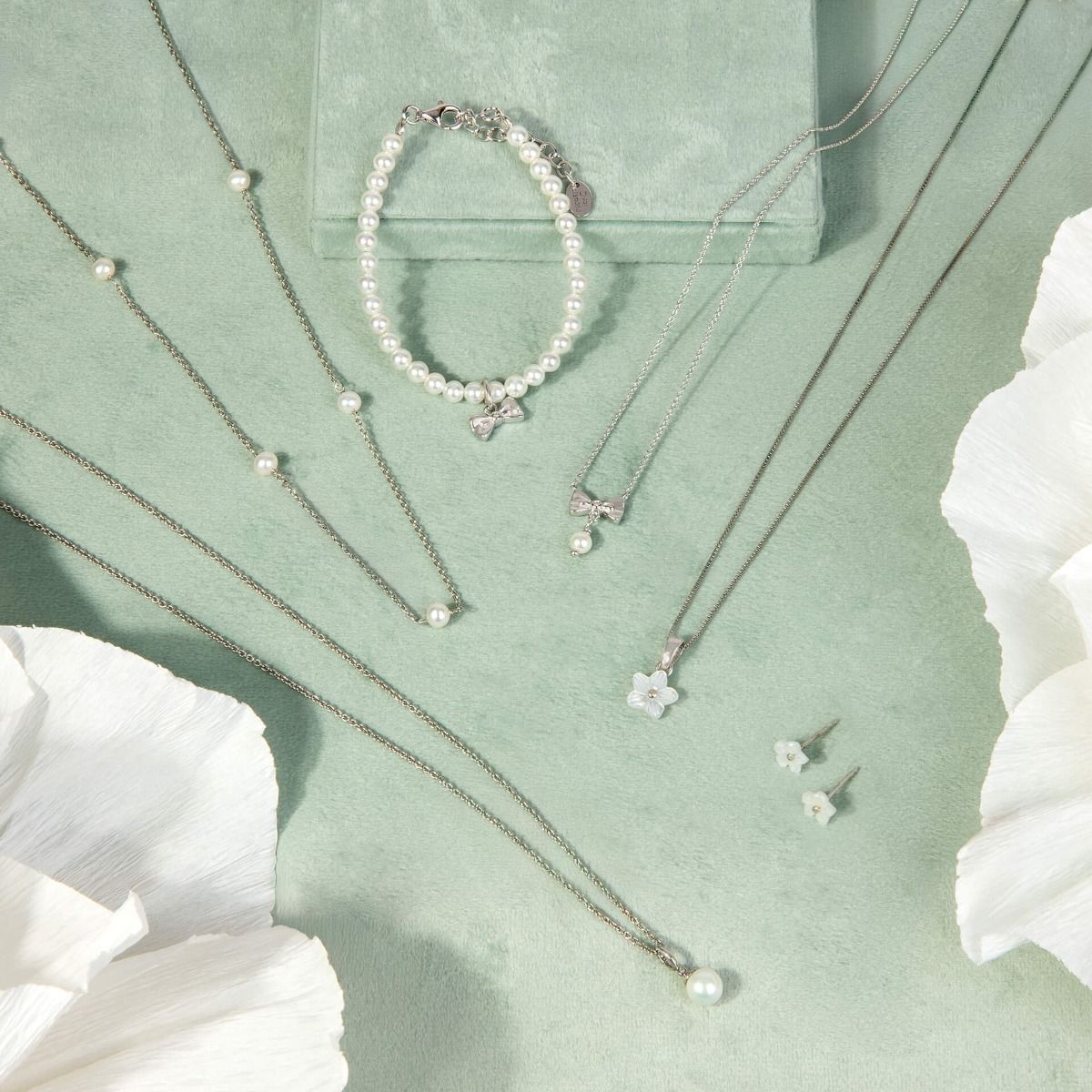 Shell Pearl and Bow Charm Bracelet with Diamond